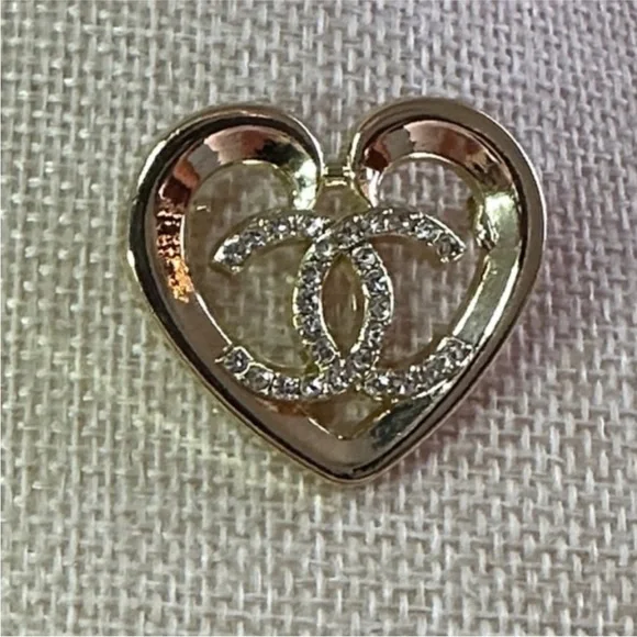 Chanel heart brooch - Picture 4 of 4